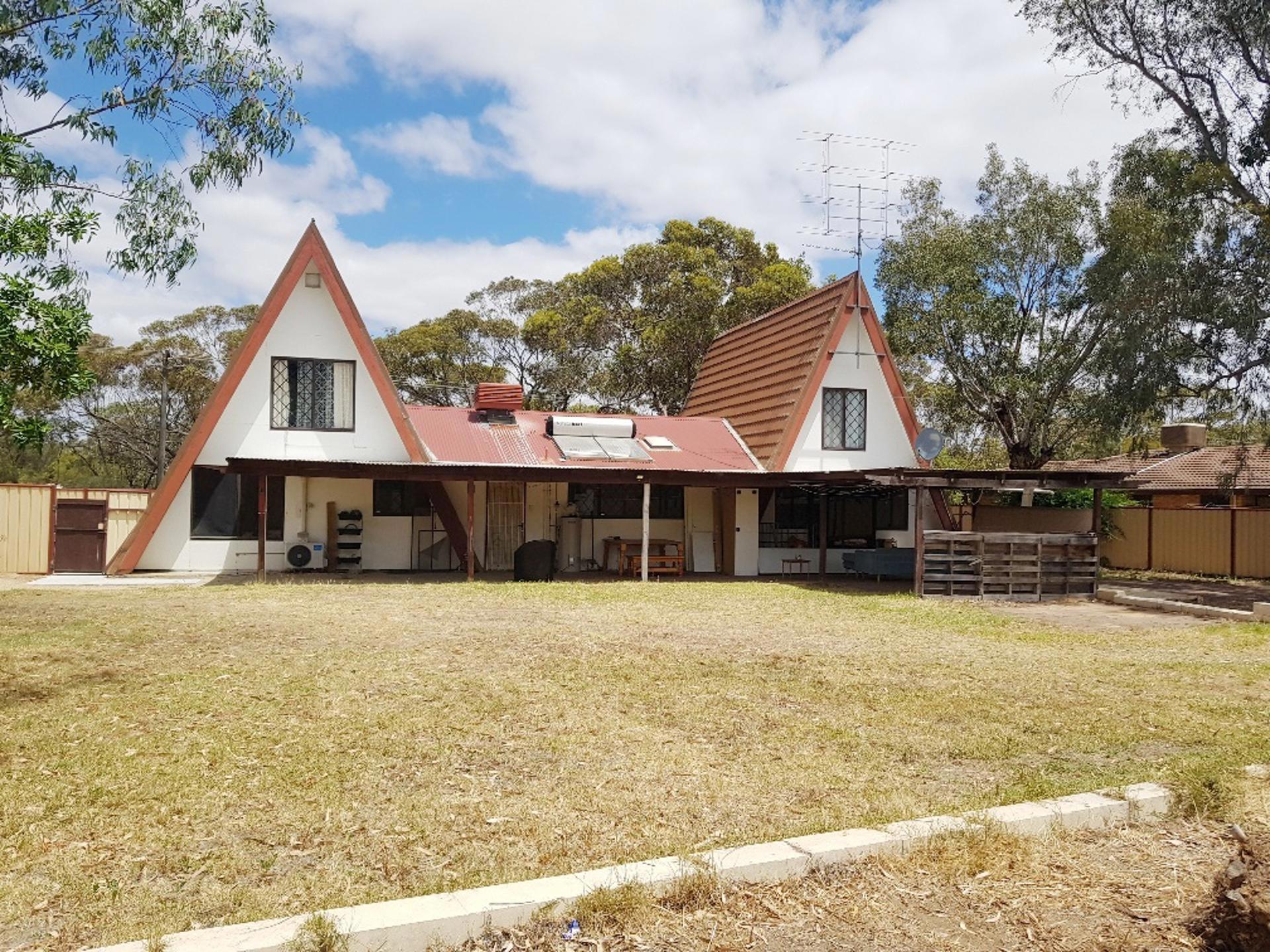 52 MOORE STREET, MOORA, 6510