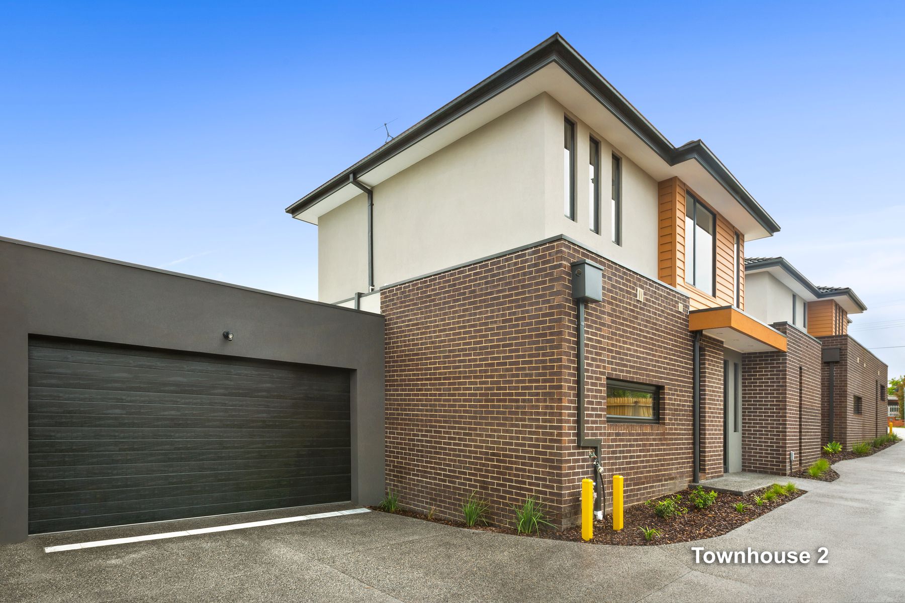2/70 MAHONEYS ROAD, FOREST HILL, 3131