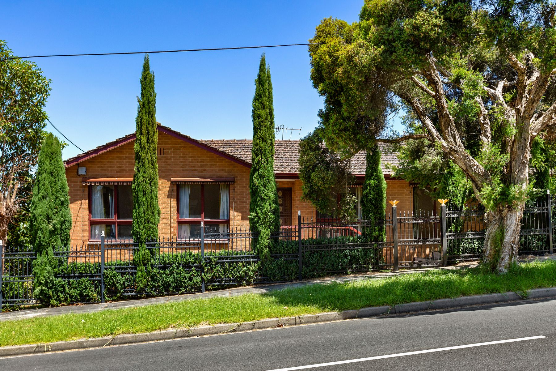 1 LARKSPUR AVENUE, DONCASTER, 3108