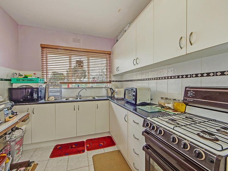 4 LACHLAN ROAD, SUNSHINE WEST, 3020