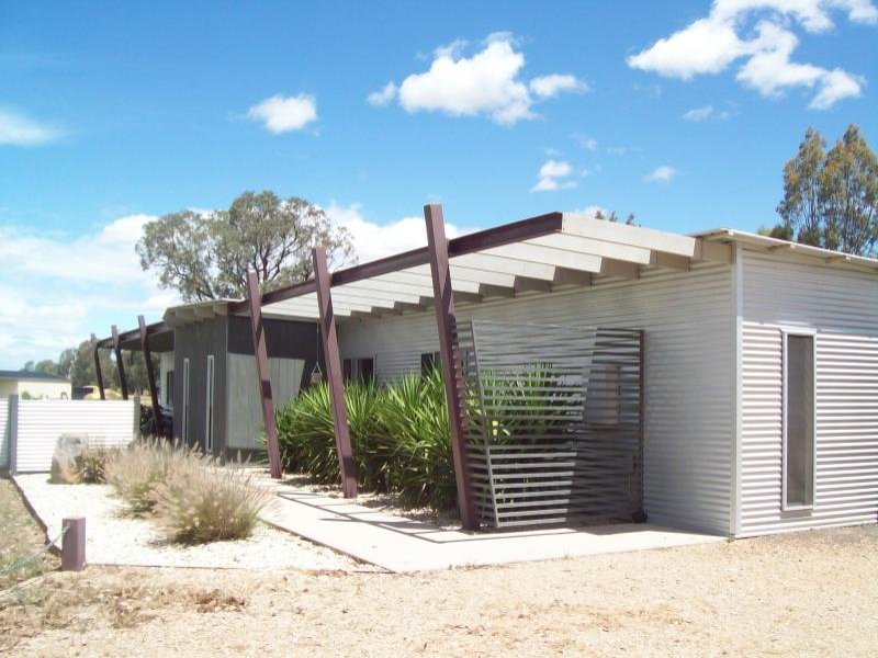 50 MURRAYS ROAD, BENALLA, 3672