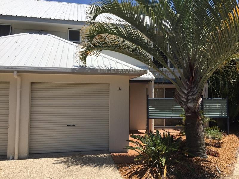 4 SYLVAN DRIVE, MOORE PARK BEACH, 4670