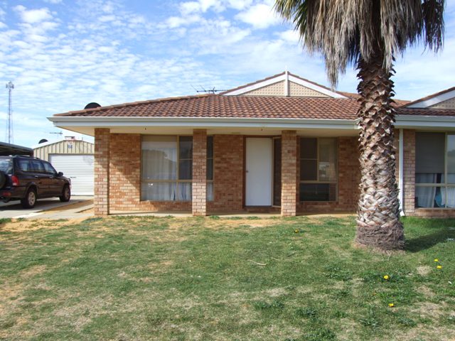 10 MORCOMBE ROAD, LEEMAN, 6514