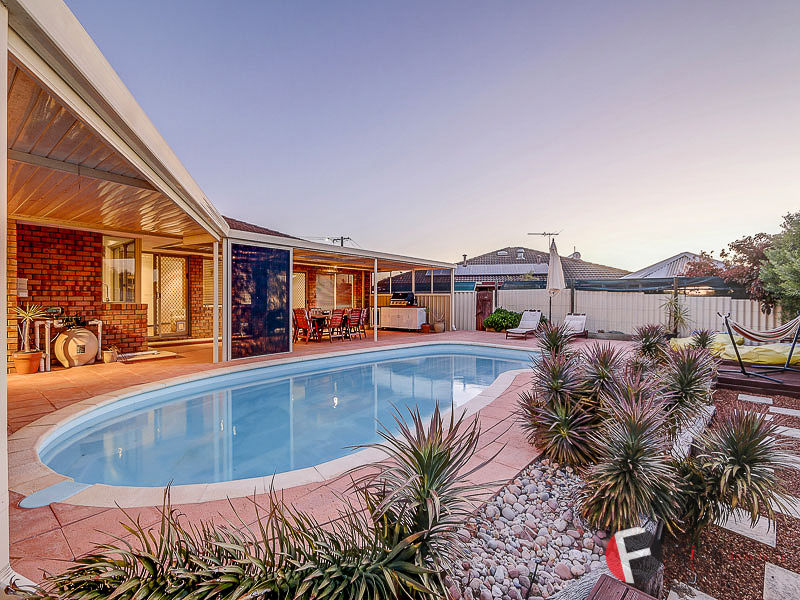 9 OAKOVER WAY, HEATHRIDGE, 6027