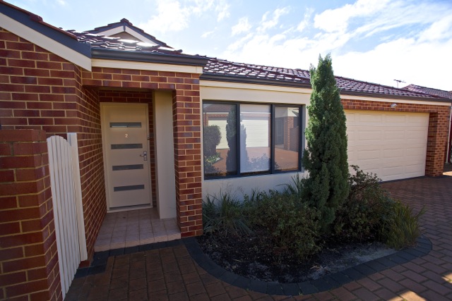 2/114 MOREING ROAD, ATTADALE, 6156
