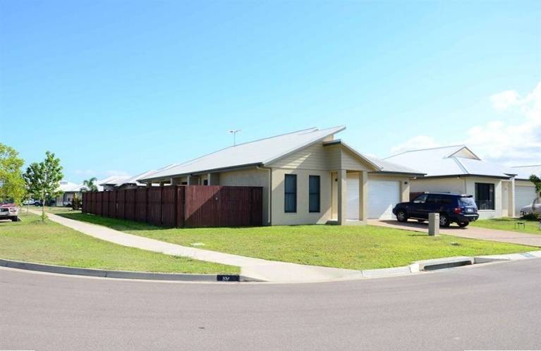 2 OCULINA STREET, BURDELL, 4818