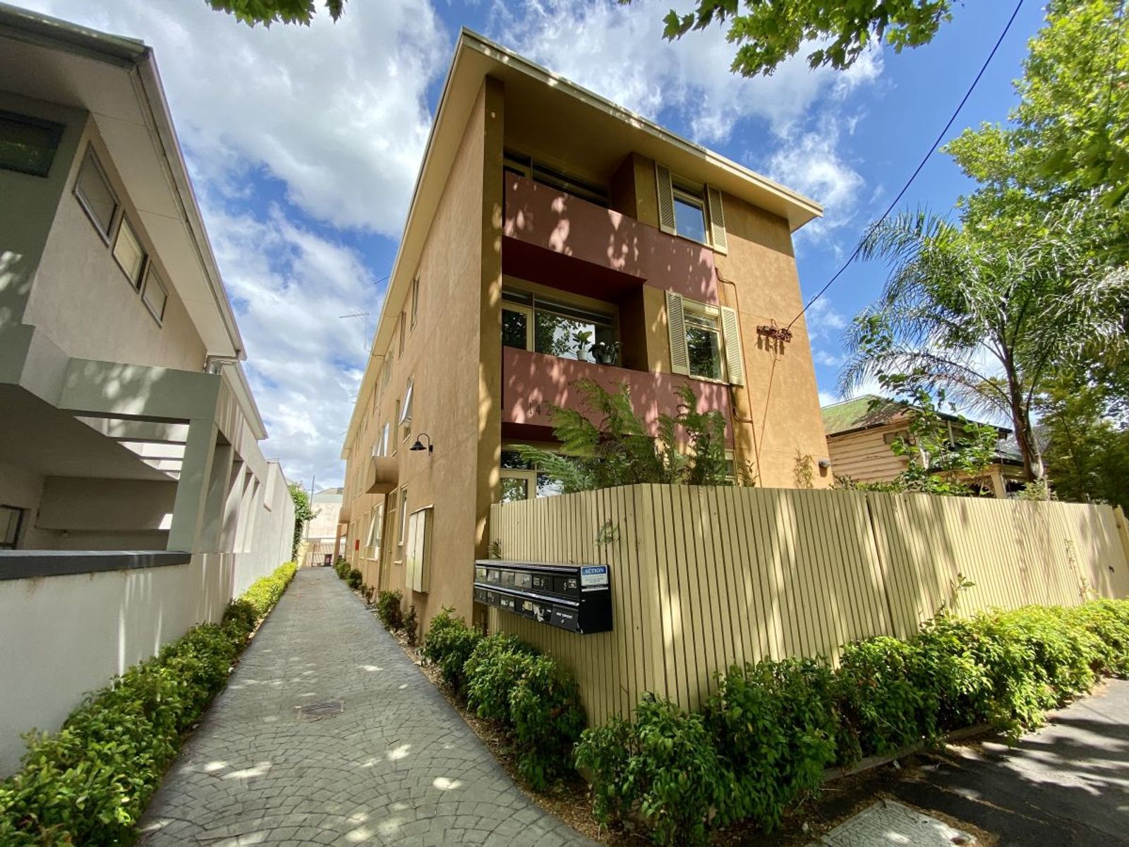 10/142 CLARK STREET, PORT MELBOURNE, 3207