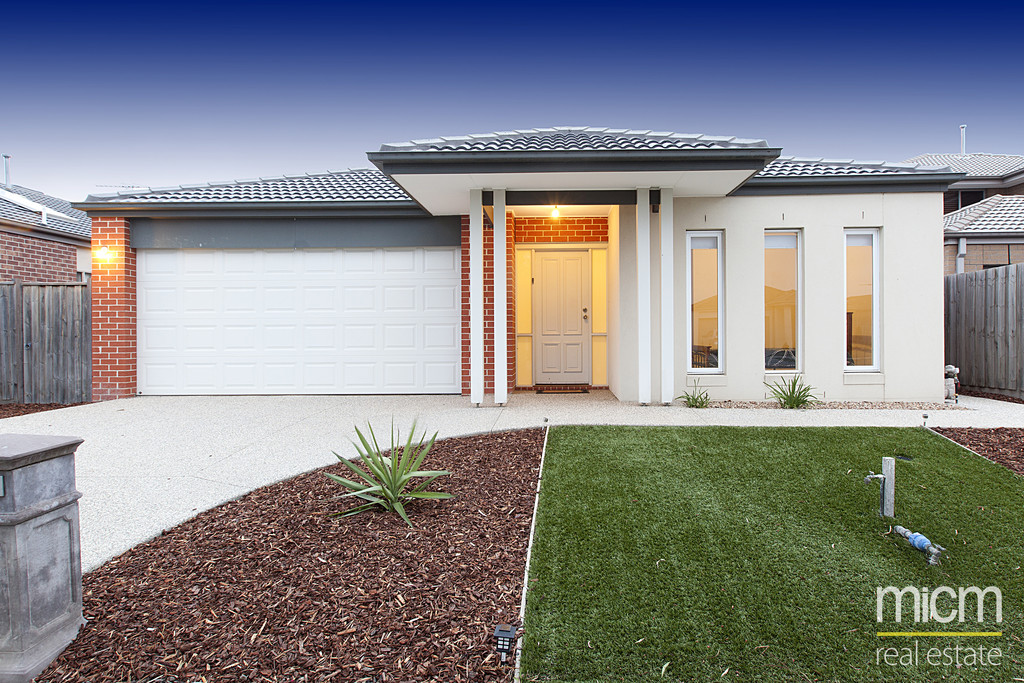 7 PANGANA DRIVE, POINT COOK, 3030