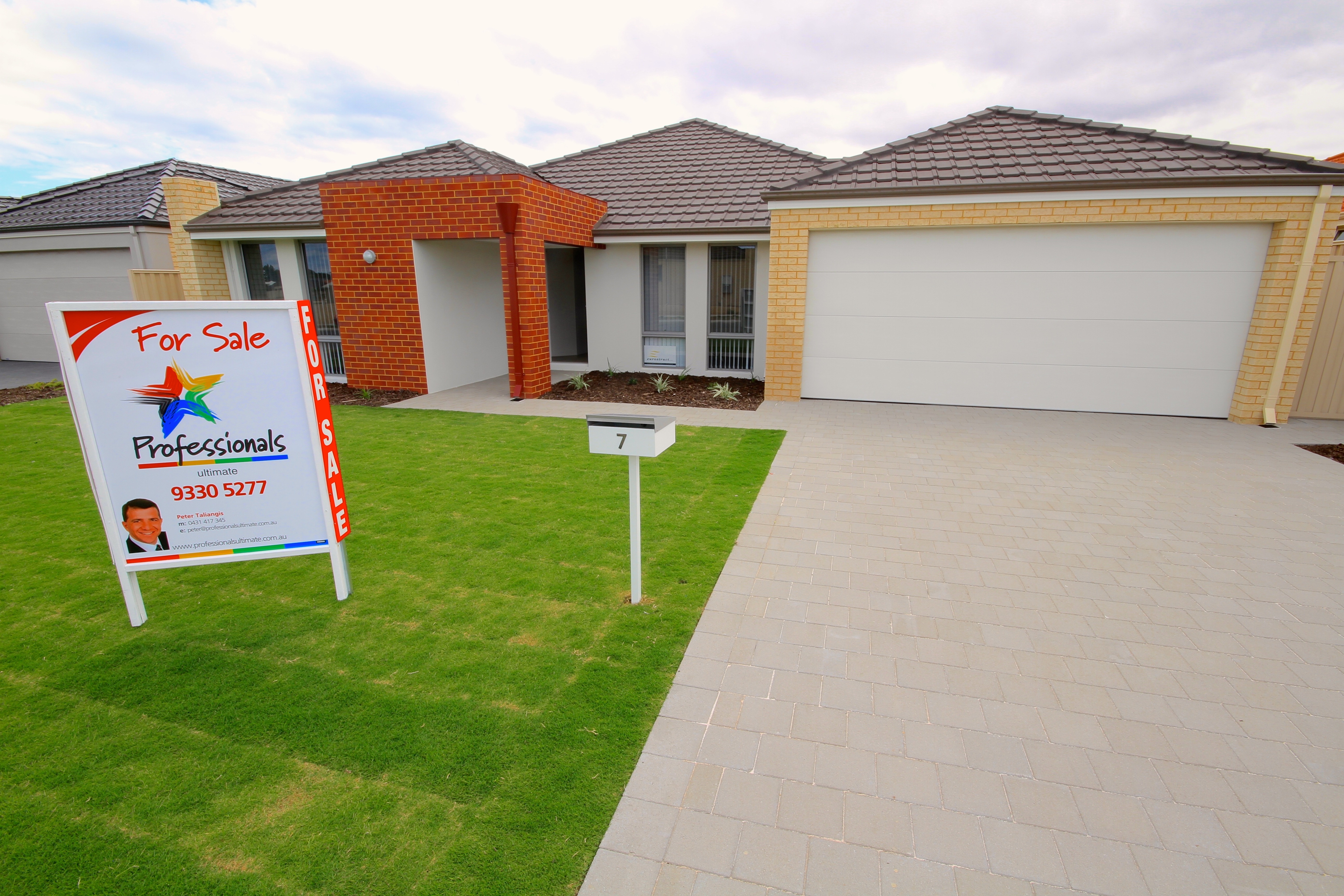 7 . LENNOX DRIVE, SECRET HARBOUR, 6173
