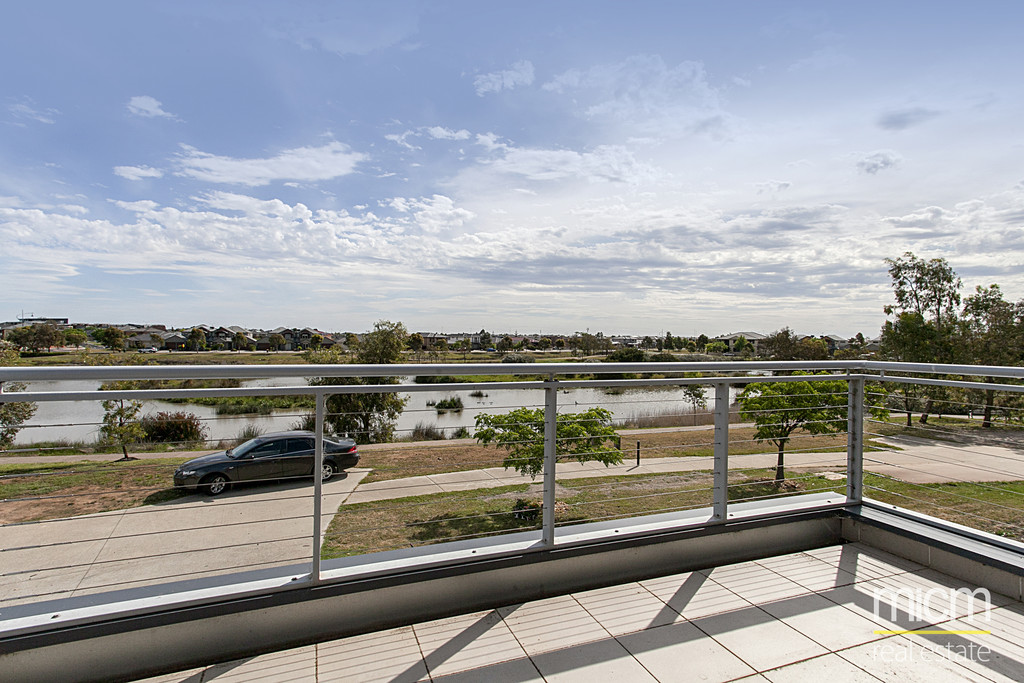 10 SANTA CRUZ VIEW, POINT COOK, 3030