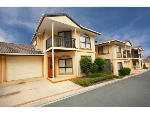 12 GREENDALE WAY, CARINDALE, 4152
