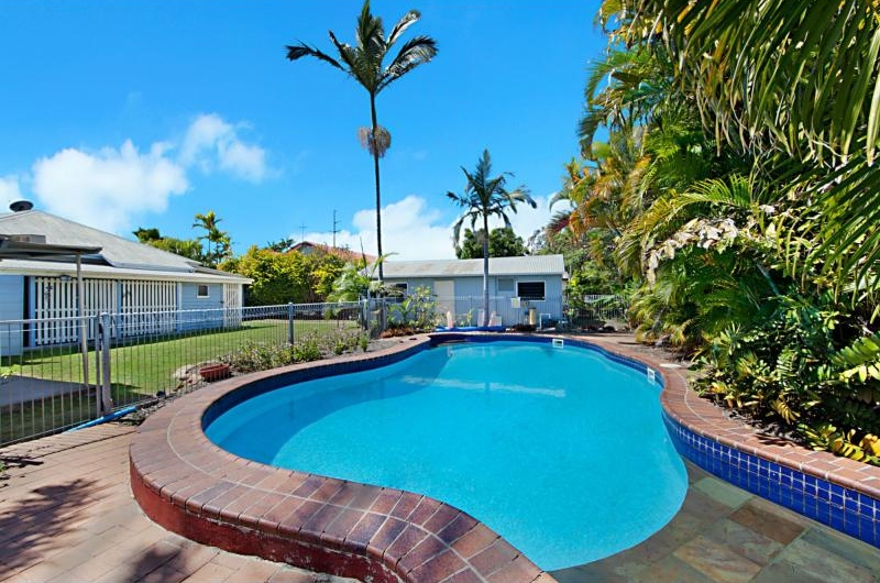 261 STUART DRIVE, WULGURU, 4811