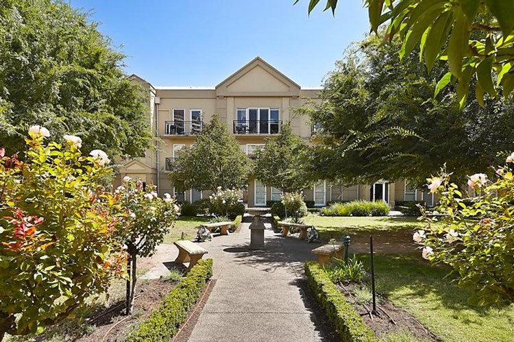 REF 33804/114 DODDS STREET, SOUTHBANK, 3006