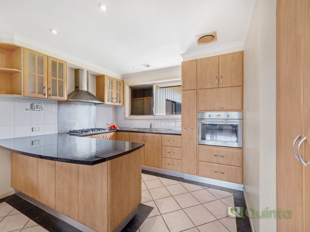 8 STEPHEN COURT, THOMASTOWN, 3074