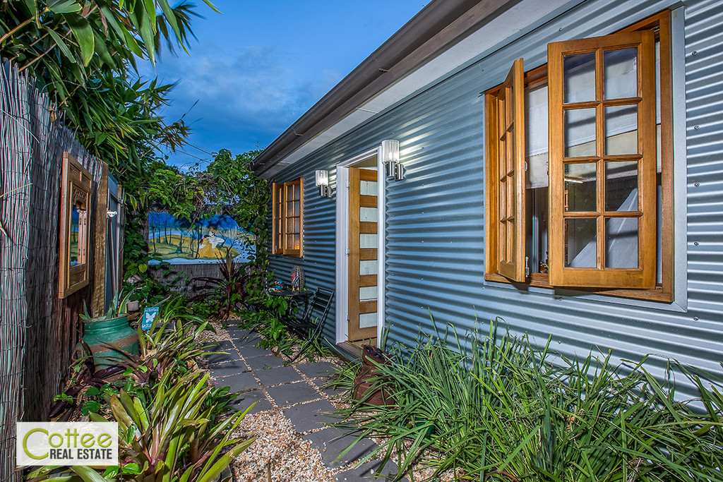 37 RAINBOW STREET, SANDGATE, 4017