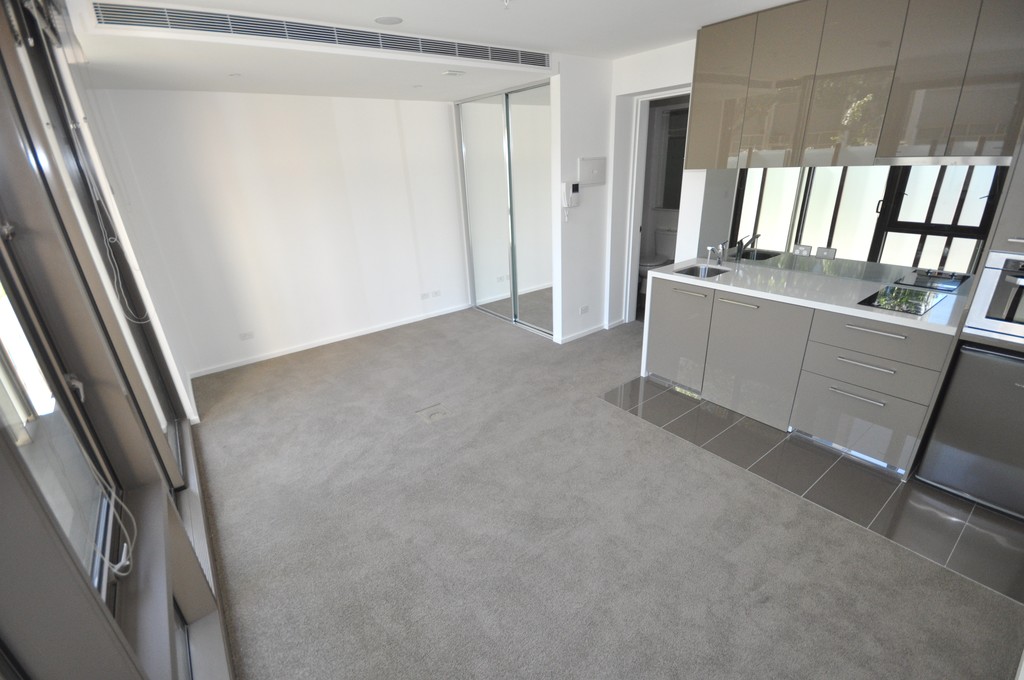 REF 33978/19 BALSTON STREET, SOUTHBANK, 3006