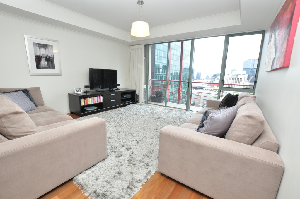 REF 24037/83 QUEENSBRIDGE STREET, SOUTHBANK, 3006