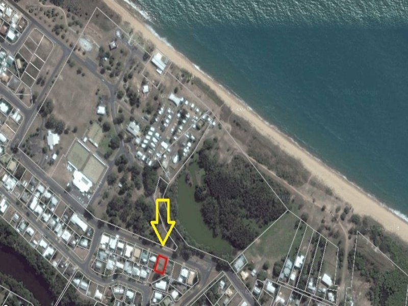 9 CLUB AVENUE, MOORE PARK BEACH, 4670