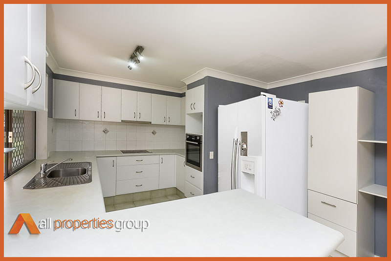 86 PARKES DRIVE, HELENSVALE, 4212