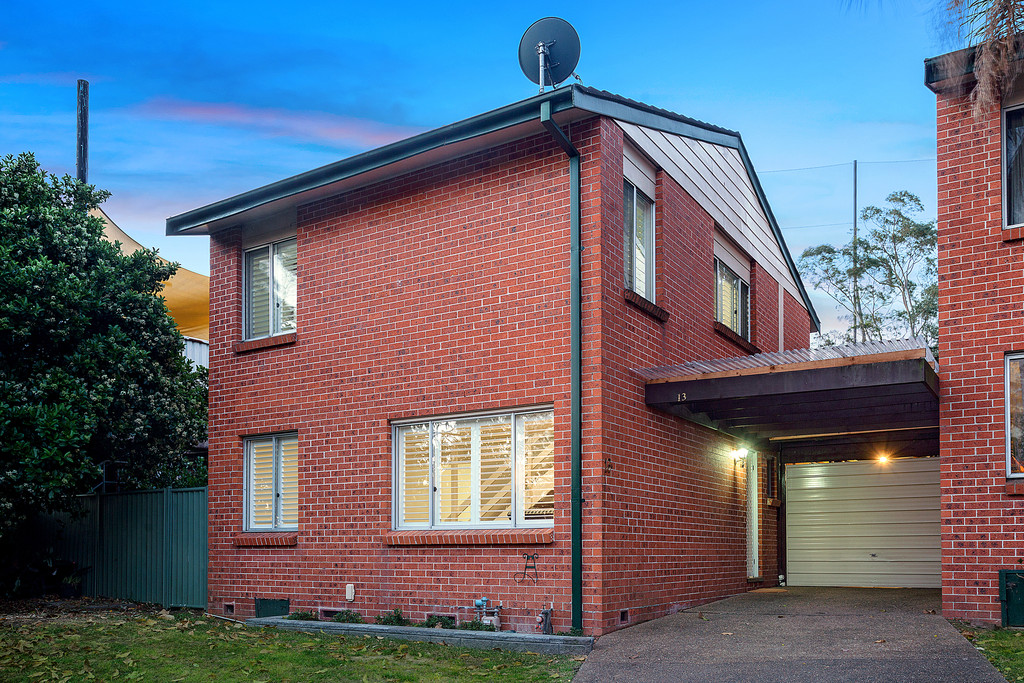 13/2 STUART AVENUE, NORMANHURST, 2076