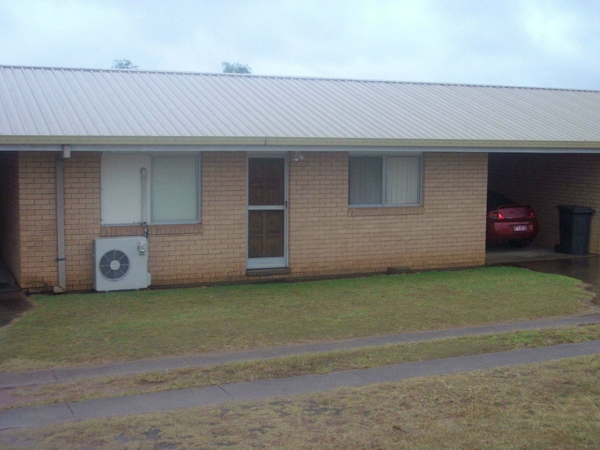 2/220 PRATTEN STREET, WARWICK, 4370