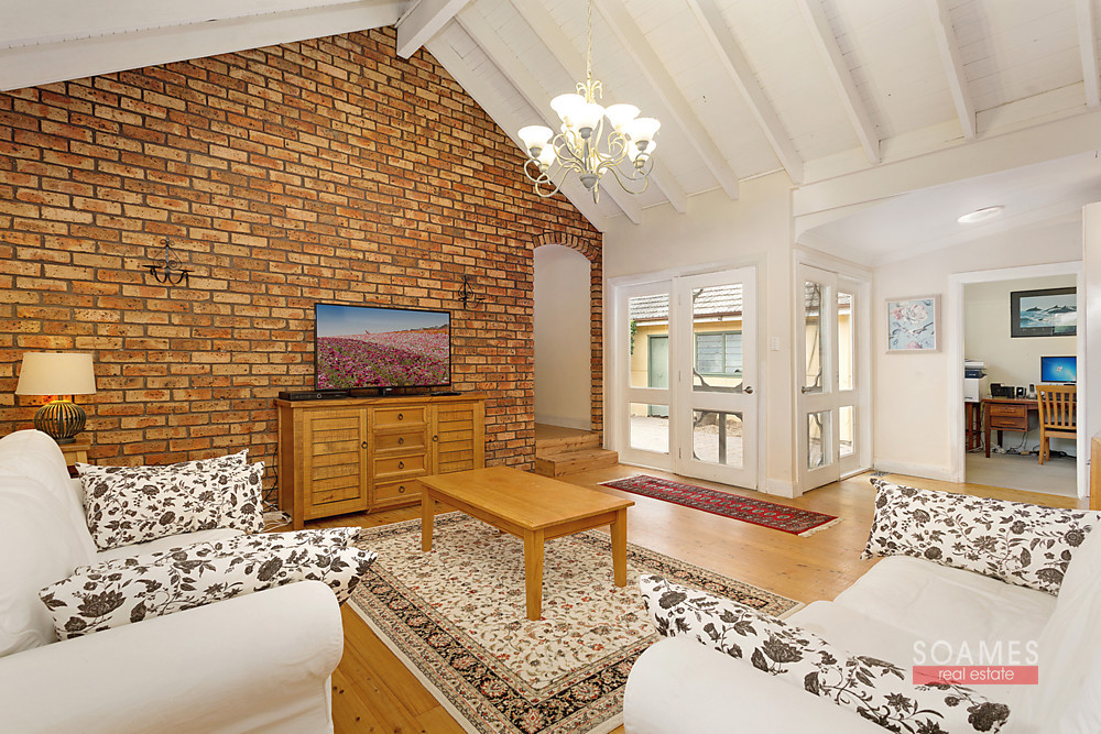 34 CLARINDA STREET, HORNSBY, 2077