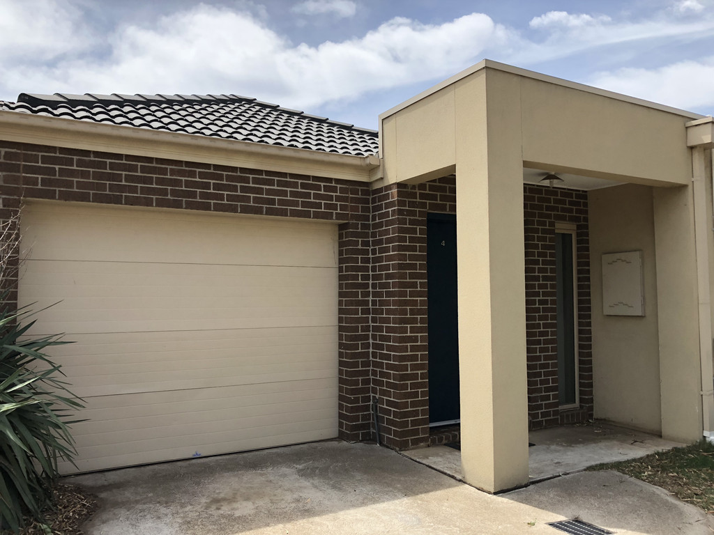 4/92B BALLAN ROAD, WERRIBEE, 3030