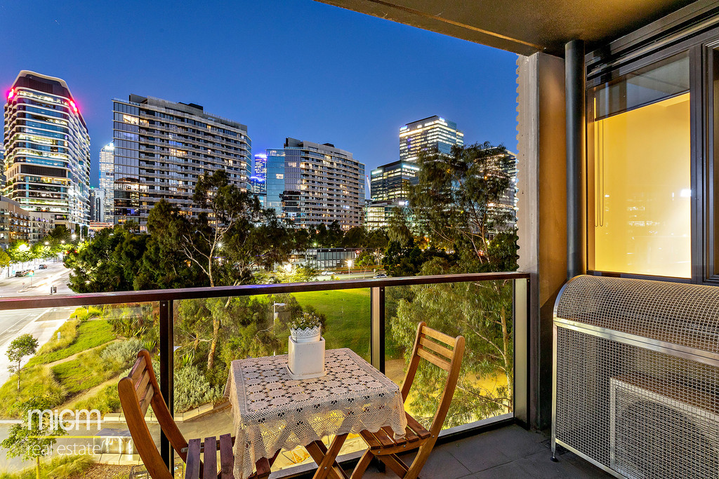 42/801 BOURKE STREET, DOCKLANDS, 3008