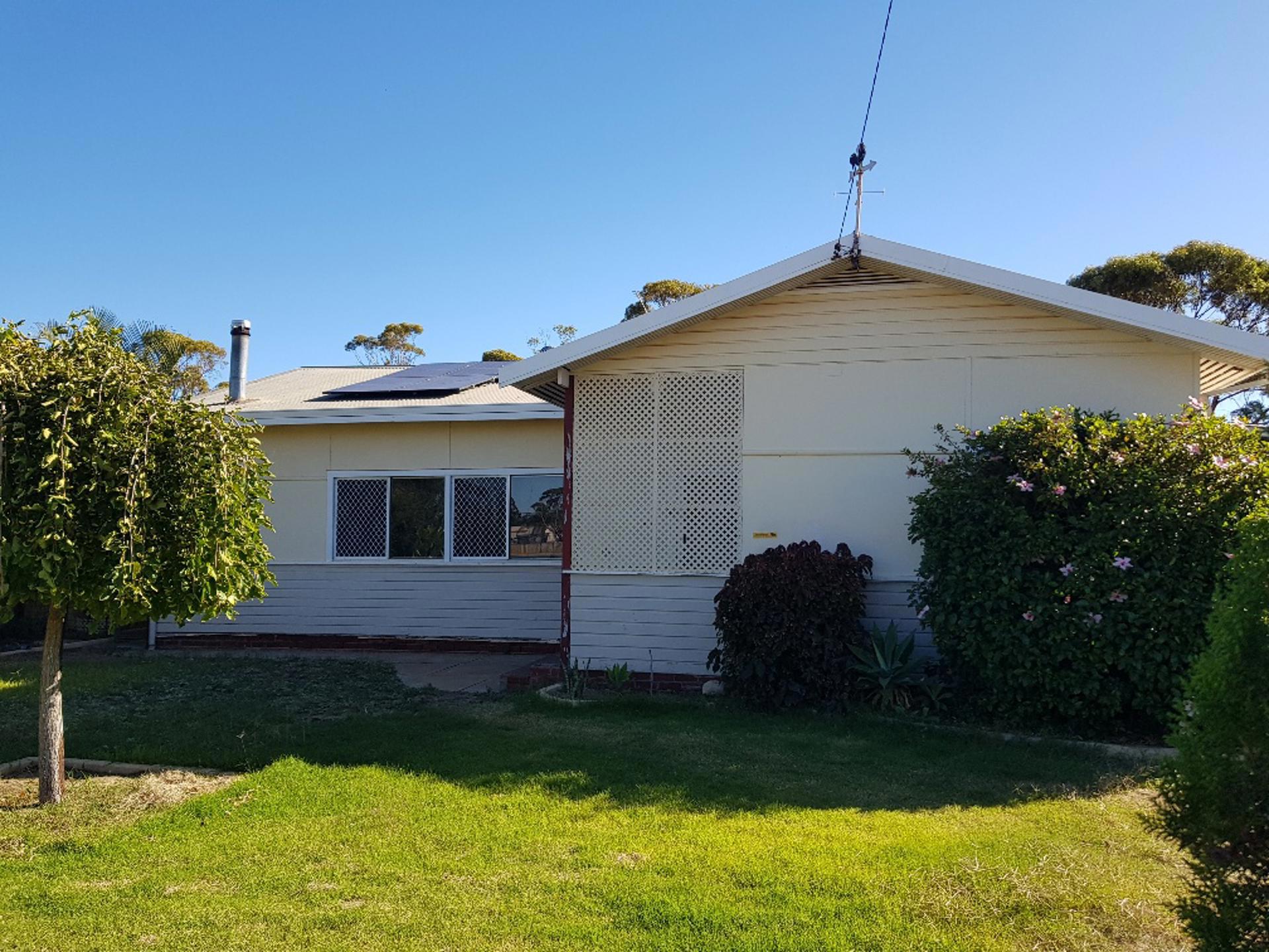 84 GARDINER STREET, MOORA, 6510