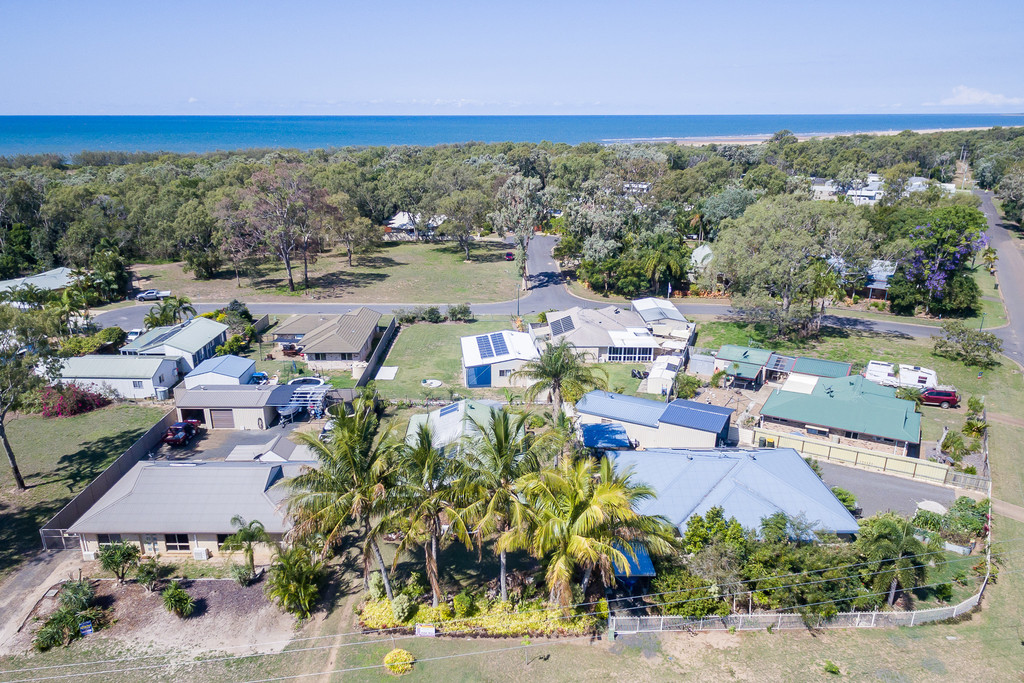 63 MOORE PARK ROAD, MOORE PARK BEACH, 4670