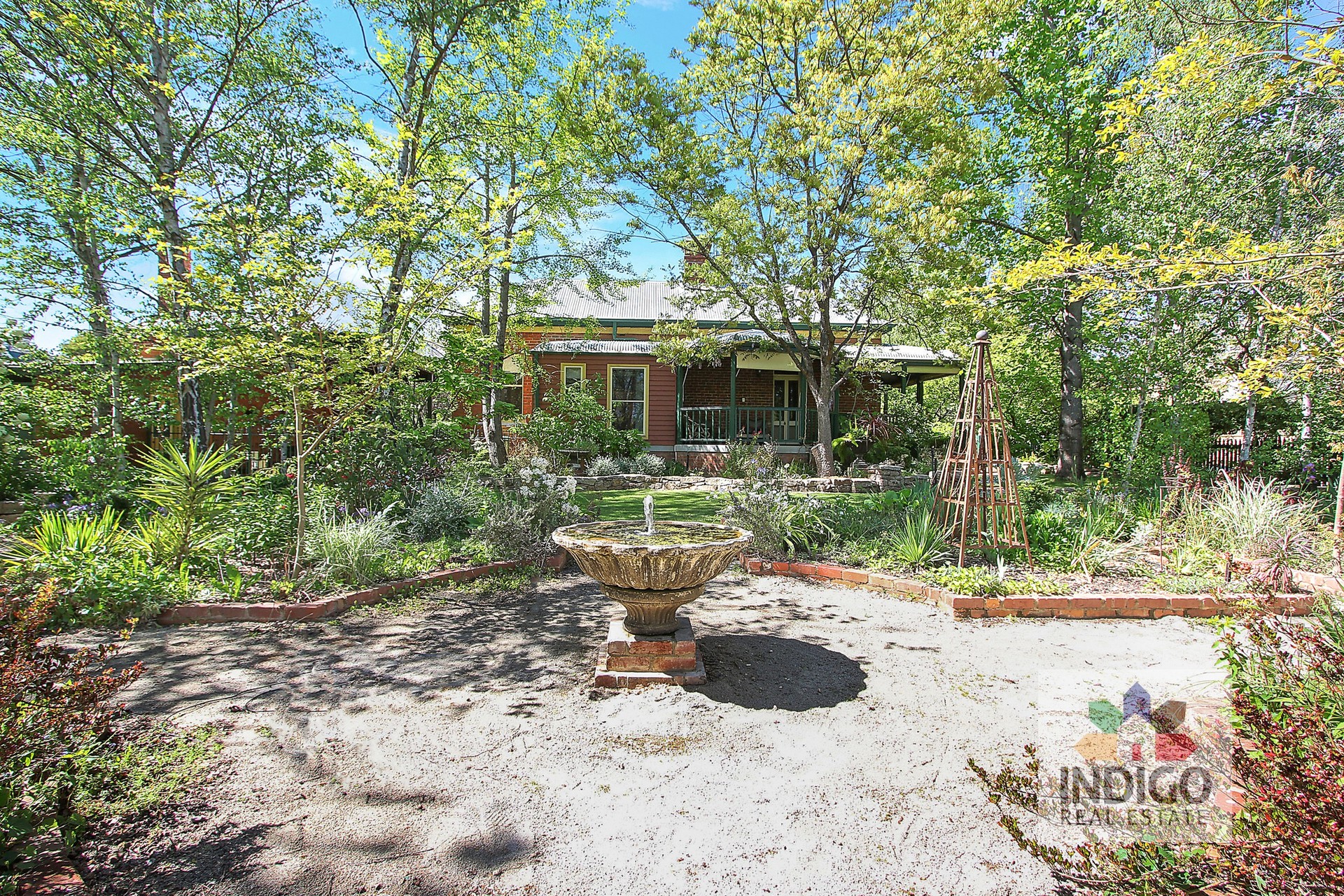 8 CHURCH STREET, BEECHWORTH, 3747