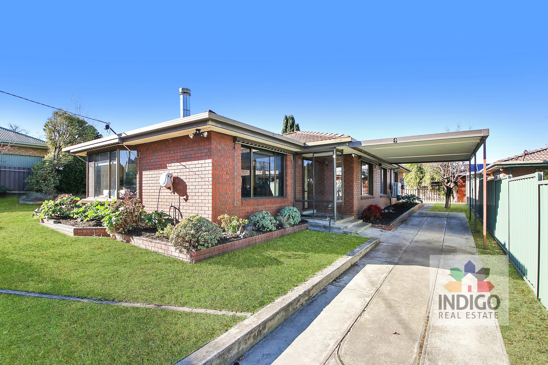 6 FORD STREET, BEECHWORTH, 3747
