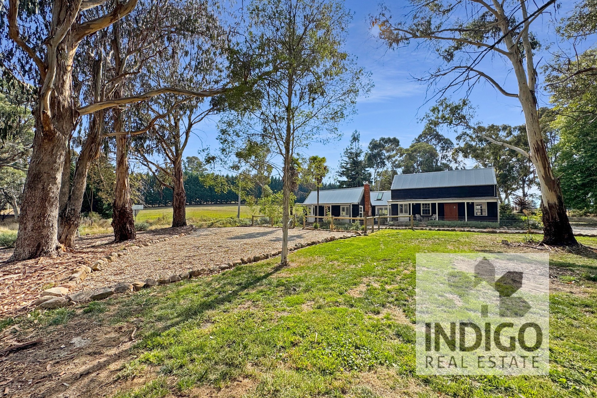 8 POLMEAR LANE, BEECHWORTH, 3747