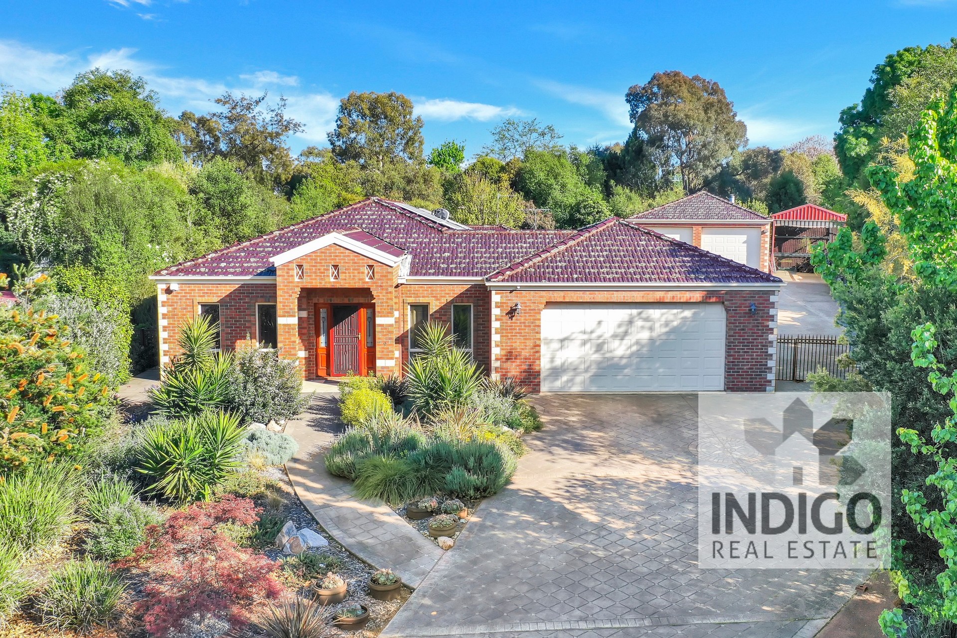 9 FLEURY COURT, BEECHWORTH, 3747