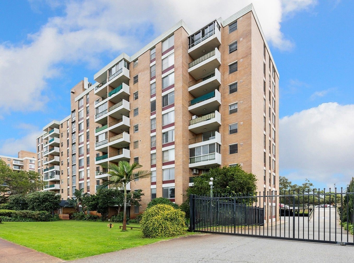 41/16 LEEDER STREET, GLENDALOUGH, 6016