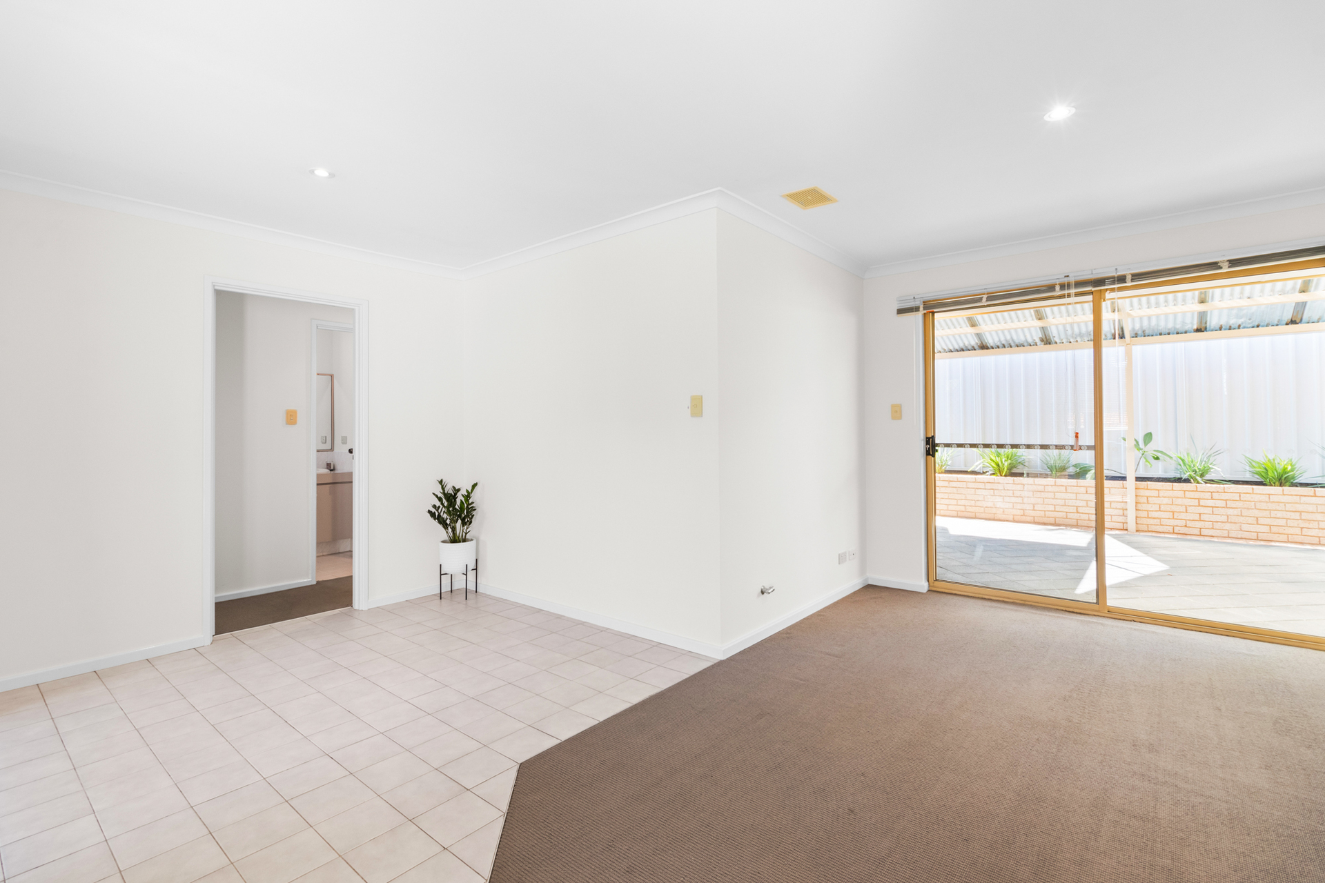 4/12 TYLER STREET, JOONDANNA, 6060