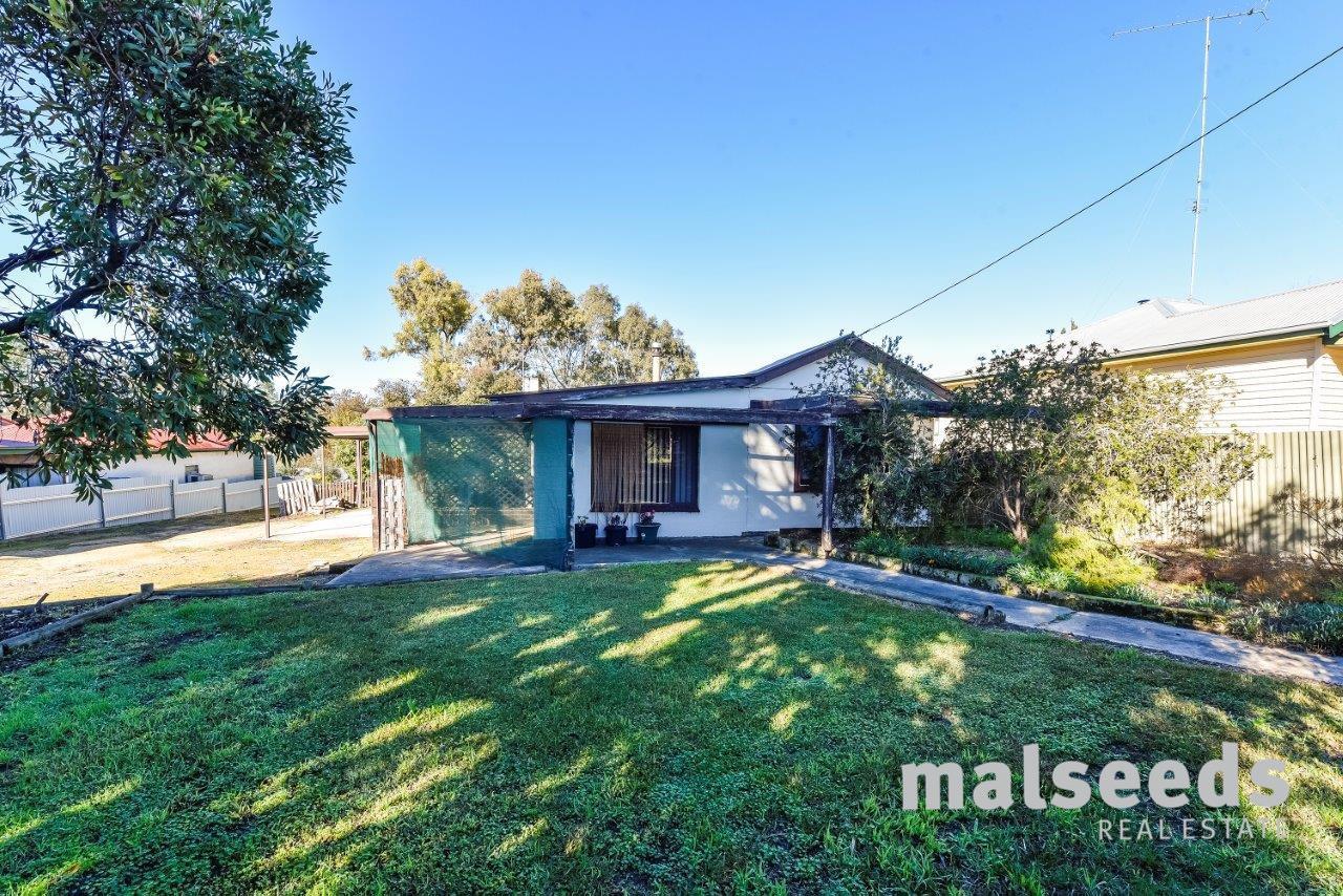 16 FIRST AVENUE, NARACOORTE, 5271