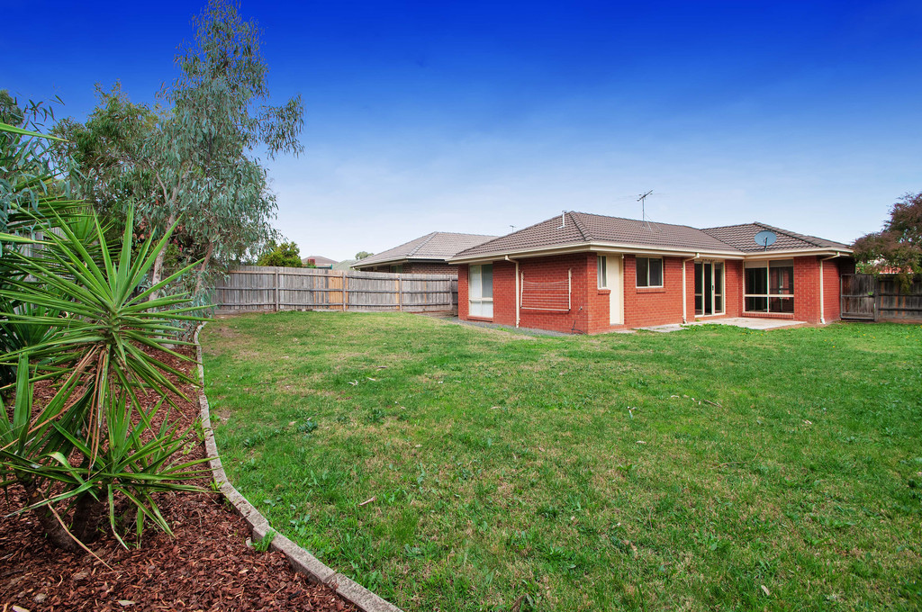 60 EMILY DRIVE, NARRE WARREN, 3805