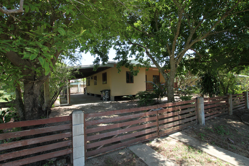 3 MUIR STREET, TULLY HEADS, 4854