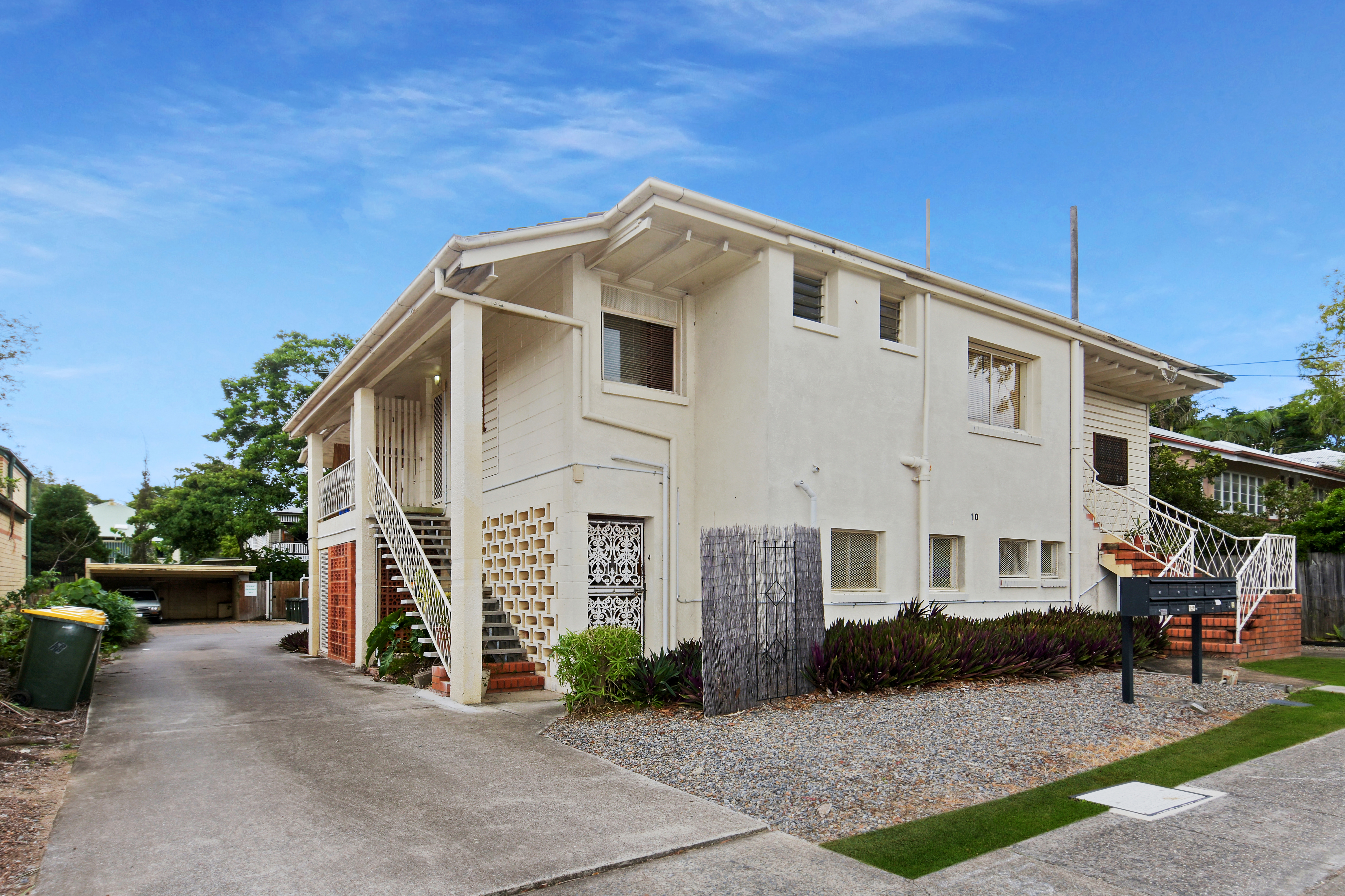 10 PEAR STREET, GREENSLOPES, 4120