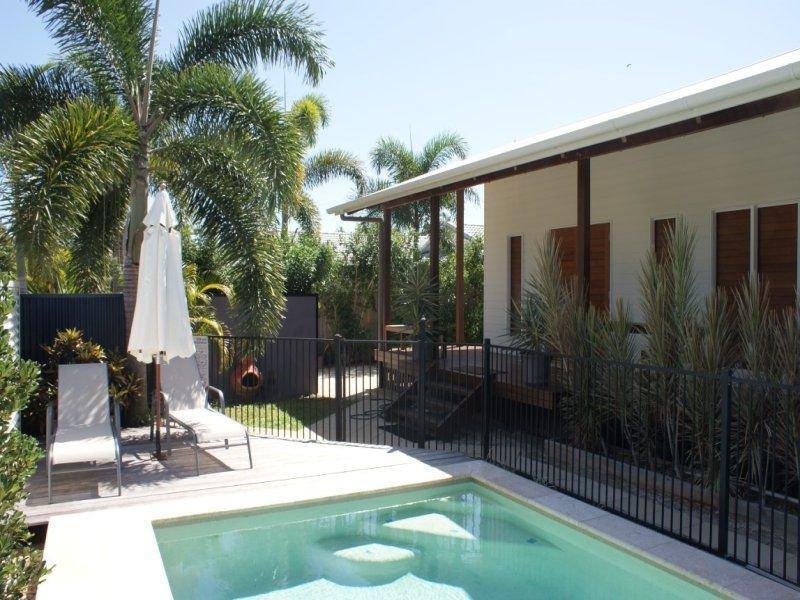 4 SOUTHWARD STREET, MISSION BEACH, 4852