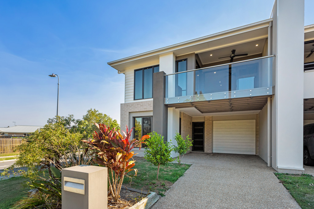 33 BLOSSOM STREET, YARRABILBA, 4207