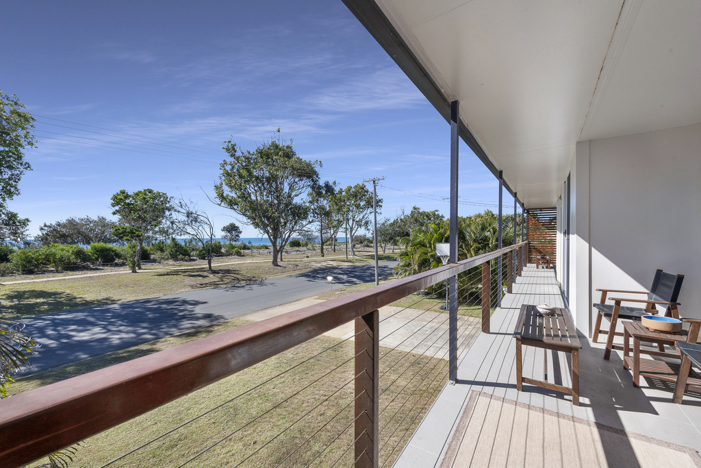 53 PACIFIC BOULEVARD, MOORE PARK BEACH, 4670