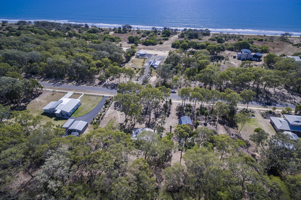 19 SYLVAN DRIVE, MOORE PARK BEACH, 4670