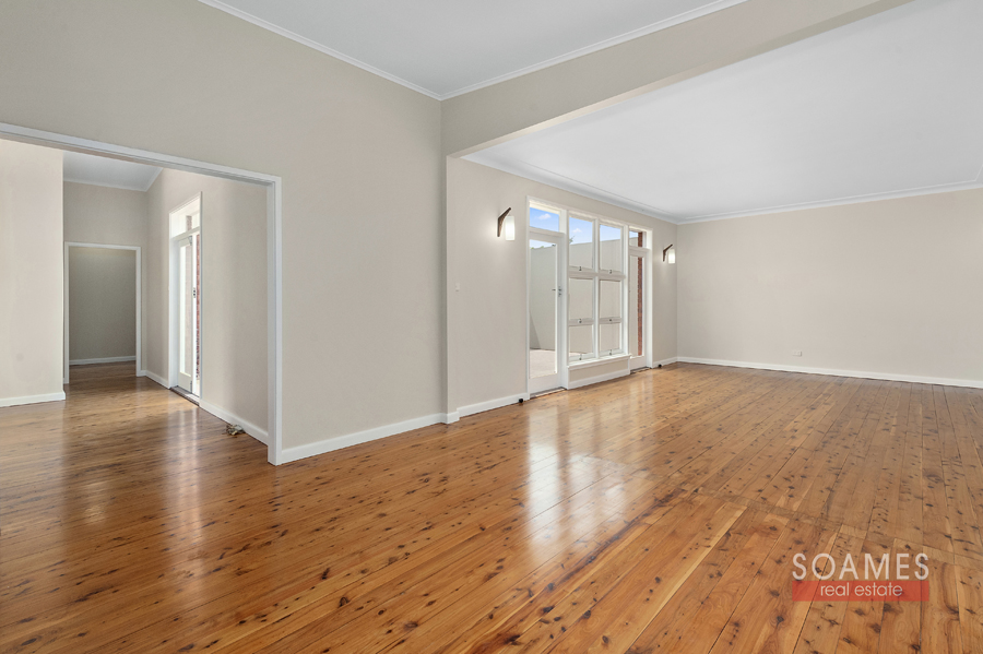 17 BRETT AVENUE, HORNSBY HEIGHTS, 2077