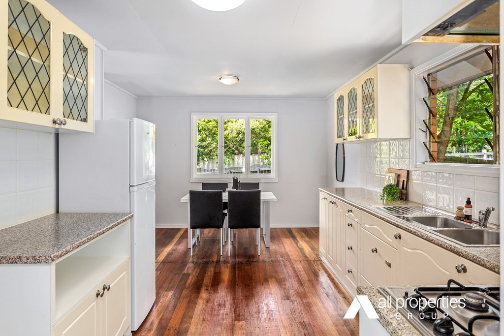 27 KOLONGA STREET, WOODRIDGE, 4114