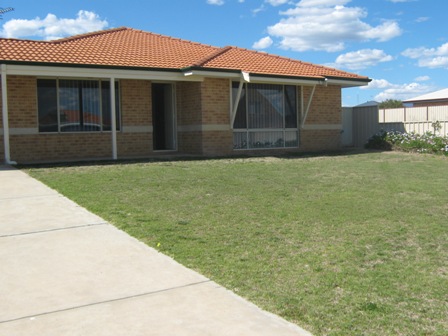 16 VILLARETT WAY, JURIEN BAY, 6516