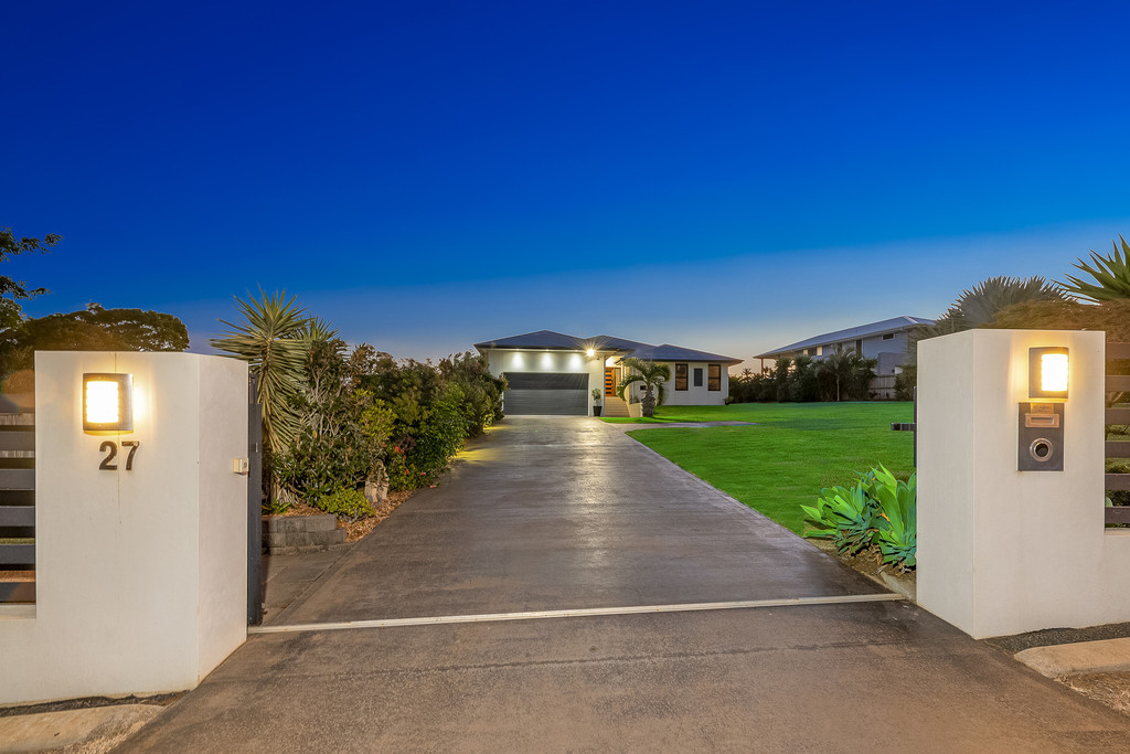 27 FINEMORE CRESCENT, QUNABA, 4670