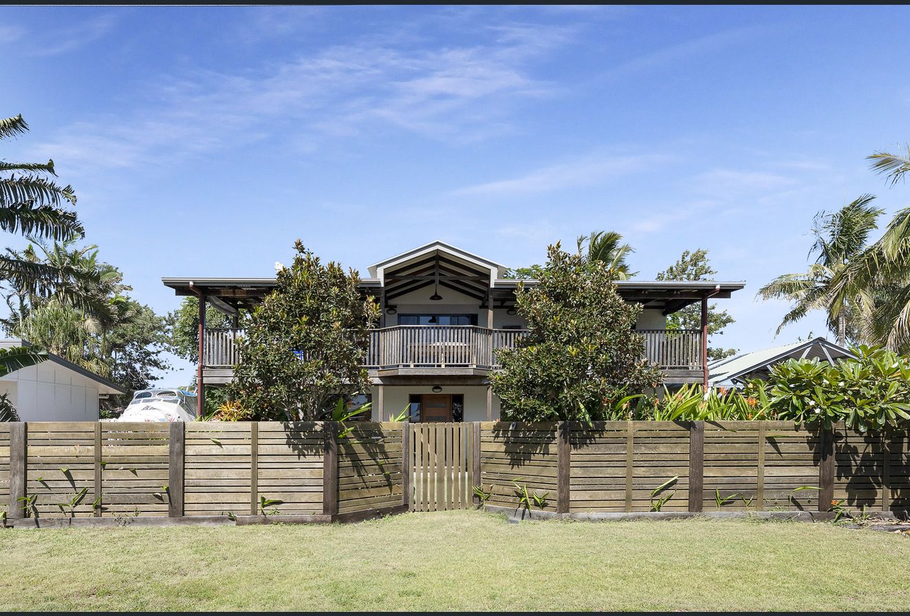 11 POINCIANA COURT, MOORE PARK BEACH, 4670