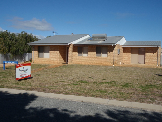 8 MCDONALD PLACE, GREEN HEAD, 6514
